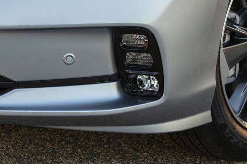Honda Odyssey Elite Passenger Minivan Fog Light Detail