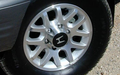 2000 Honda Passport EX 4WD Wheel Detail