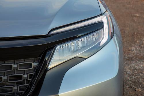 Honda Passport Elite 4dr SUV Headlamp Detail