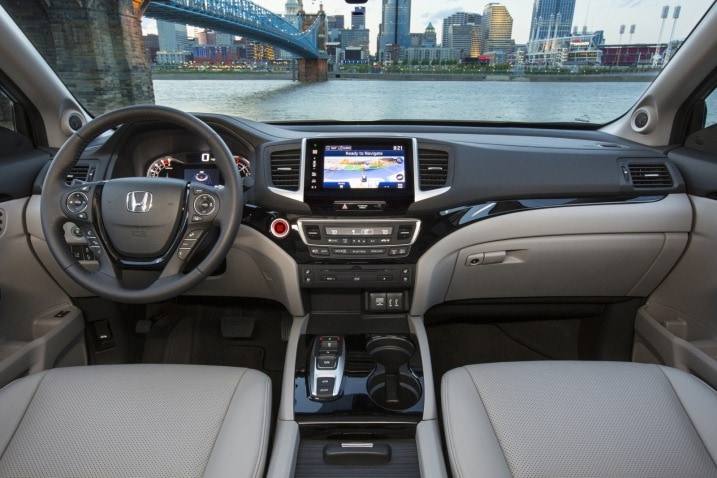 10 Best Cars For Moms Who Minivans Edmunds For Families With Larger Hauling Needs Penger E Is Paramount But Some Momaybe You Re One Of Them The Idea Ping A Minivan