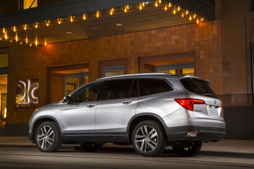 2018 Honda Pilot Pictures - 204 Photos | Edmunds