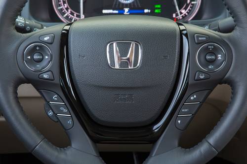 2017 Honda Ridgeline RTL-E Crew Cab Pickup Aux Controls