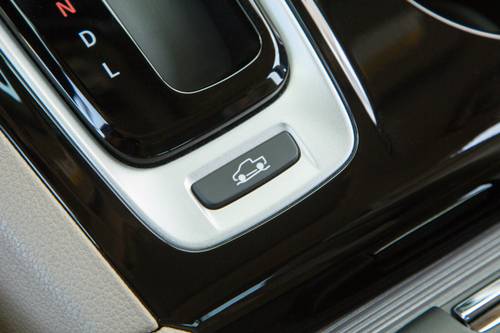 2017 Honda Ridgeline RTL-E Crew Cab Pickup Interior Detail