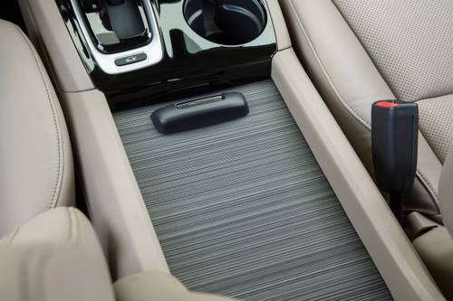 2017 Honda Ridgeline RTL-E Crew Cab Pickup Interior Detail