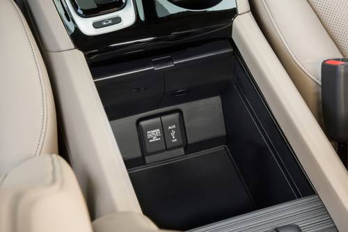 2017 Honda Ridgeline RTL-E Crew Cab Pickup Interior Detail
