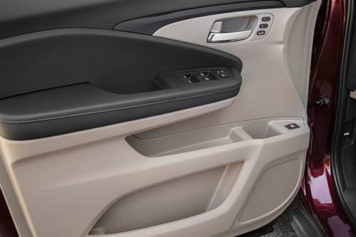 2017 Honda Ridgeline RTL-E Crew Cab Pickup Interior Detail