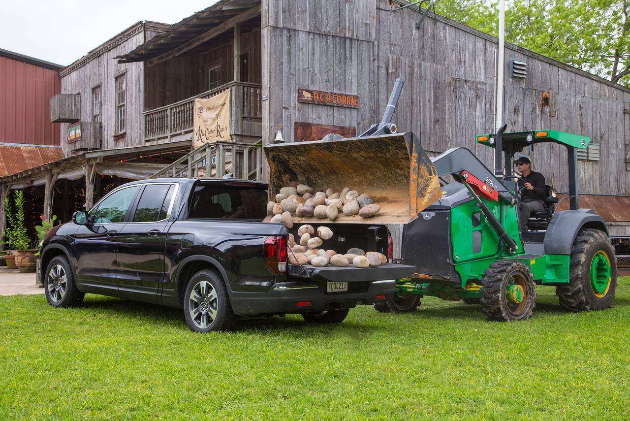 Plain 2018 2018 Honda Ridgeline RTLE Crew Cab Pickup Lifestyle Exterior In Honda Ridgeline Black Edition 2018 honda ridgeline black edition. Plain 2018 2018 Honda Ridgeline RTLE Crew Cab Pickup Lifestyle Exterior In Honda Ridgeline Black Edition
