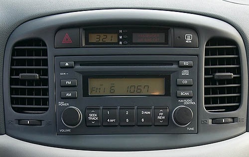 2007 Hyundai Accent SE Center Console
