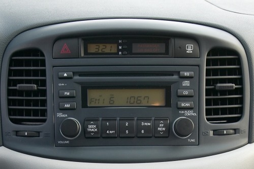 2007 Hyundai Accent SE 2dr Hatchback Center Console