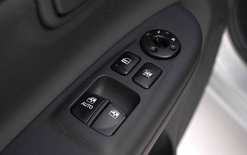 2007 Hyundai Accent SE Interior Detail