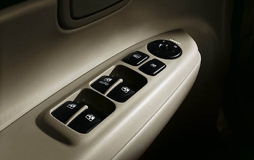 2007 Hyundai Accent GLS Interior Main Window Switch Panel Detail