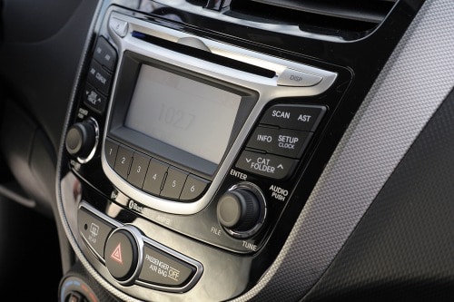 2013 Hyundai Accent GS 4dr Hatchback Center Console