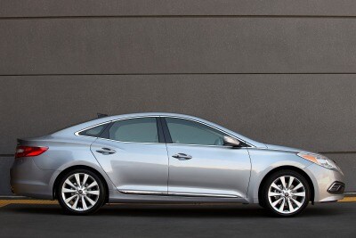 Used 2016 Hyundai Azera Limited Sedan Features Specs Edmunds 2016 Hyundai Azera Limited Sedan Exterior Shown