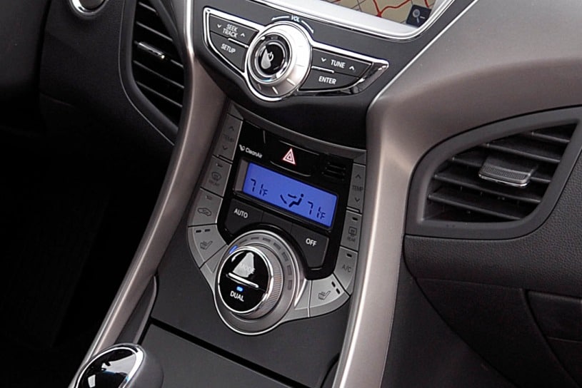 2014 Hyundai Elantra Coupe Pictures 94 Photos Edmunds