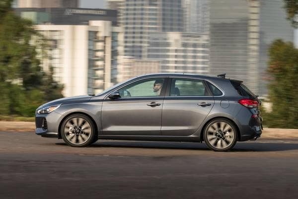 2019 Hyundai Elantra GT vs. 2019 Toyota Corolla Hatchback