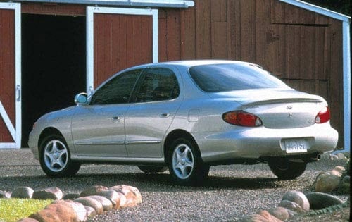 1999 Hyundai Elantra 4 Dr GLS Sedan