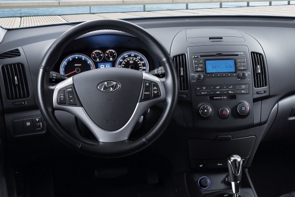 used 2013 hyundai elantra pictures 115 photos edmunds