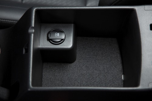2017 Hyundai Elantra Limited Sedan Interior Detail