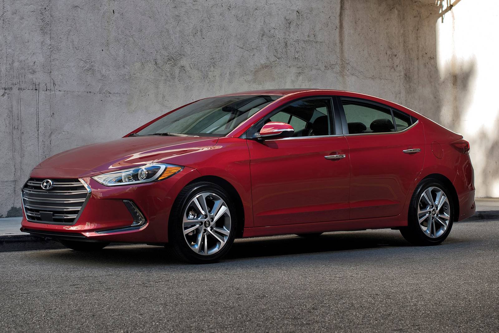 Why Is My 2017 Hyundai Elantra Shaking: Top Causes & Fixes