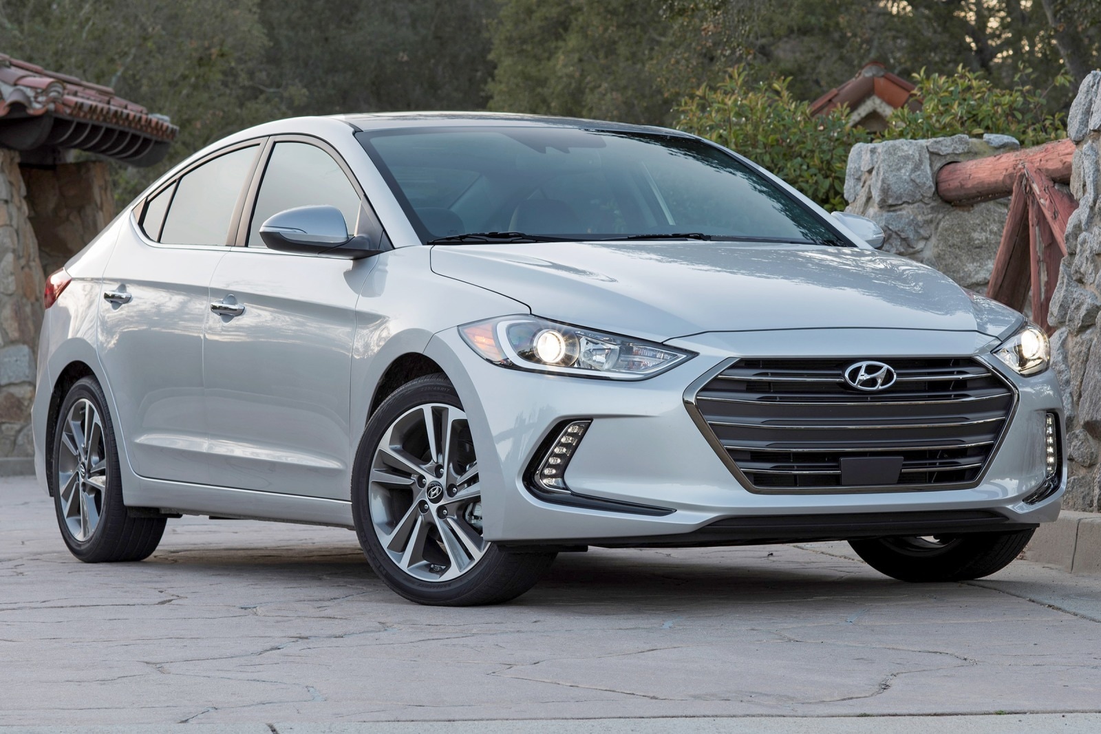 Why Is My 2017 Hyundai Elantra Shaking: Top Causes & Fixes