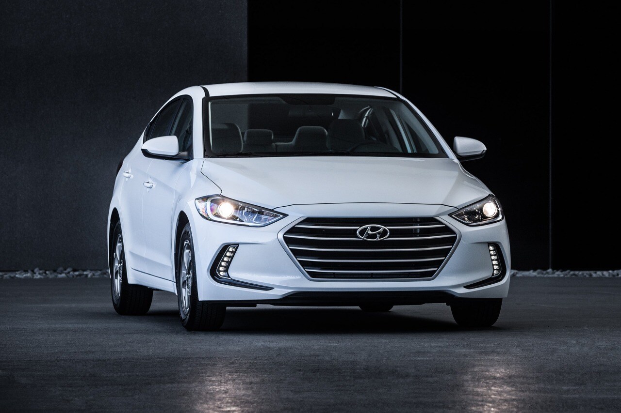 Used 2018 Hyundai Elantra for sale - Pricing & Features ...