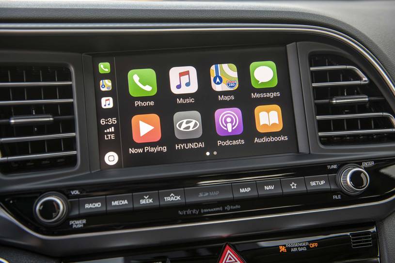 2020 Hyundai Elantra Pictures 106 Photos Edmunds