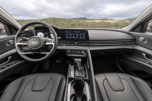 2025 Hyundai Elantra Limited Sedan Dashboard