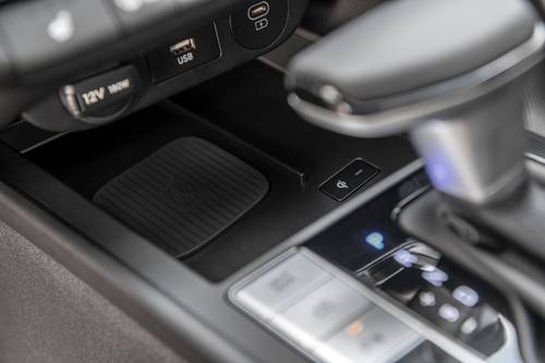 2025 Hyundai Elantra Limited Sedan Interior Detail