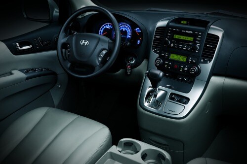 2007 Hyundai Entourage Limited Passenger Minivan Interior