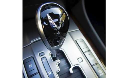 2012 Hyundai Equus Ultimate Shifter Detail