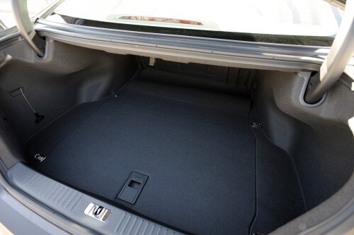 2016 Hyundai Equus Ultimate Sedan Cargo Area