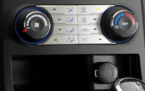 2011 Hyundai Genesis Coupe 2.0T R-Spec Center Console