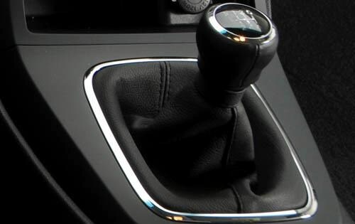 2011 Hyundai Genesis Coupe 2.0T R-Spec Center Console