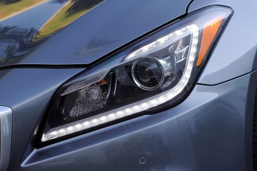 2016 Hyundai Genesis 5.0 Sedan Headlamp Detail