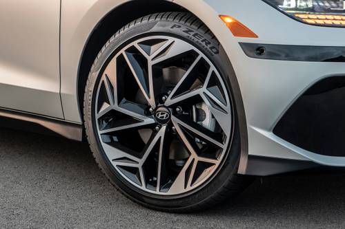 Hyundai IONIQ 6 Limited Sedan Wheel