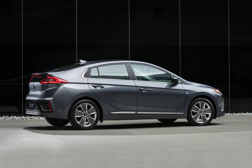 2019 Hyundai Ioniq Hybrid Pictures - 85 Photos | Edmunds