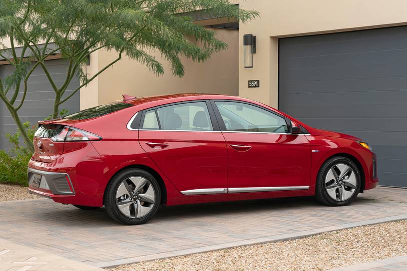 2020 Hyundai Ioniq Hybrid Pictures - 103 Photos | Edmunds