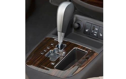 2011 Hyundai Santa Fe Limited Shifter Detail
