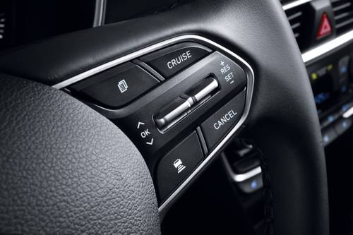 2020 Hyundai Santa Fe Limited 2.0T 4dr SUV Aux Controls