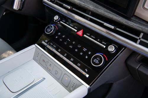 2024 Hyundai Santa Fe Calligraphy 4dr SUV Interior Detail