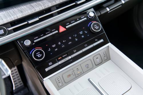 2024 Hyundai Santa Fe Calligraphy 4dr SUV Interior Detail