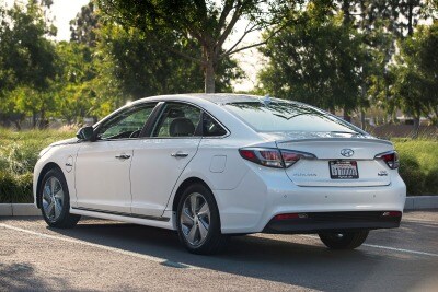 2017 Hyundai Sonata Plug In Hybrid Sedan Review Edmunds 2017 Hyundai Sonata Plug In Hybrid Limited Sedan Exterior Shown
