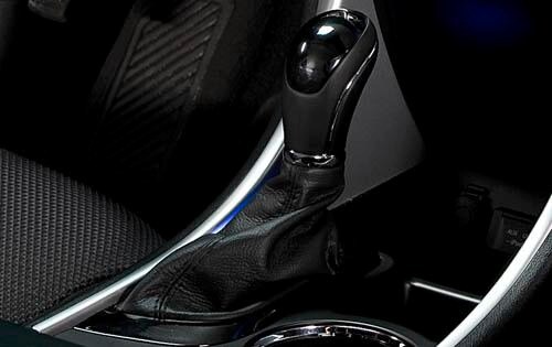 2012 Hyundai Sonata Limited Shifter Detail