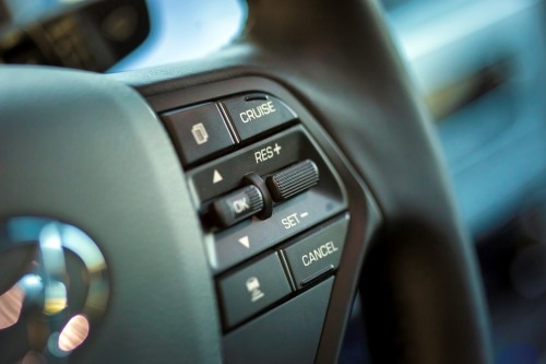 2016 Hyundai Sonata Limited w/Ultimate Package Sedan Steering Wheel Detail