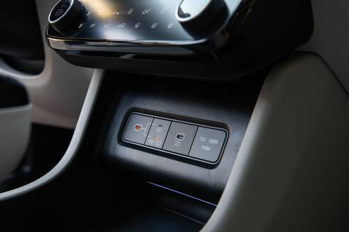 2025 Hyundai Tucson Limited Hybrid 4dr SUV Aux Controls