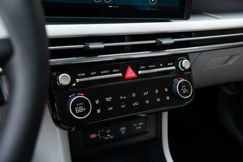 2025 Hyundai Tucson Limited Hybrid 4dr SUV Interior Detail