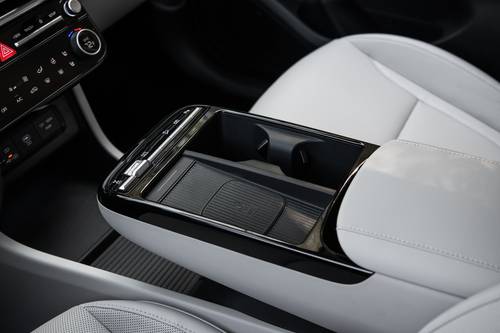 2025 Hyundai Tucson Limited Hybrid 4dr SUV Interior Detail