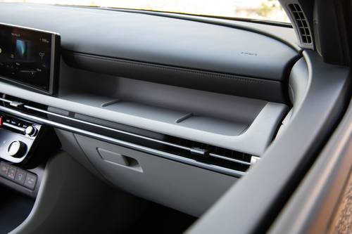 2025 Hyundai Tucson Limited Hybrid 4dr SUV Interior Detail