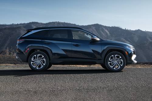 2025 Hyundai Tucson Limited Hybrid 4dr SUV Profile Shown