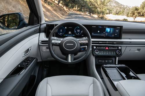 2025 Hyundai Tucson Limited Hybrid 4dr SUV Steering Wheel Detail